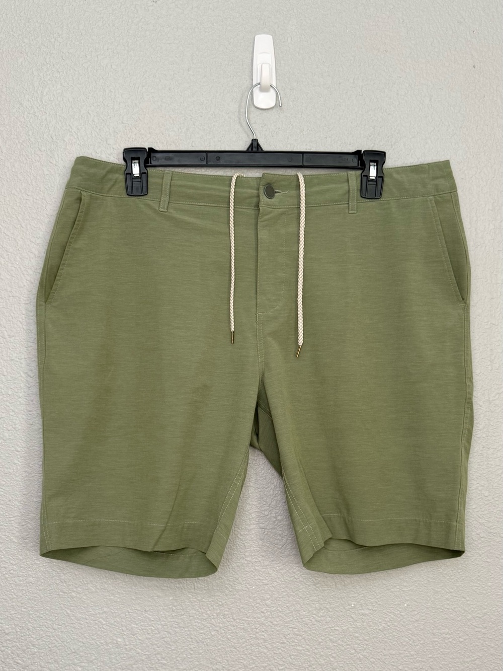 Faherty | All Day Shorts | Olive Green | Waist 38” Inseam 9”